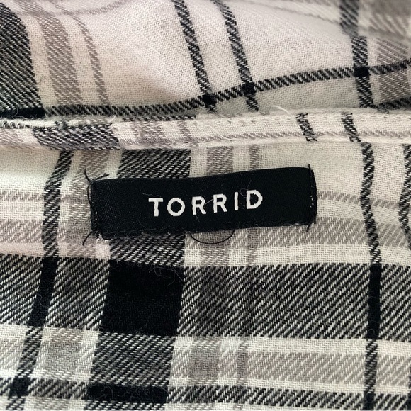 Torrid Black White Gray Wrap Cardigan - Picture 14 of 16